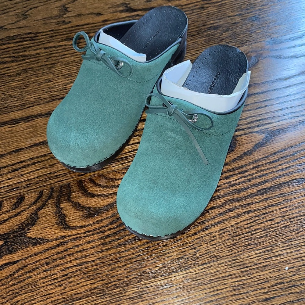Land’s End clogs - Picture 2 of 5